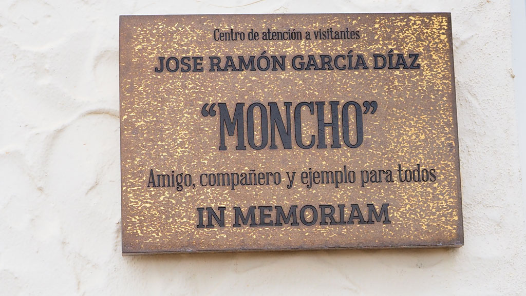 placa homenaje a Moncho